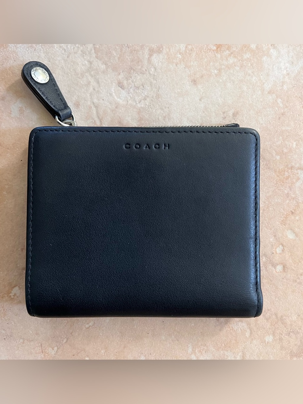 COACH Vintage Black Smooth Leather Compact Bifold Zip Wallet
